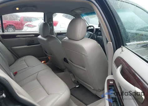 2009 Lincoln Town Car Signature Limited из США, поврежденный, VIN 2LNHM82V99X601271